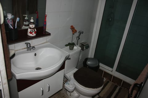 Comfort Apartment, 3 Bedrooms, Smoking, Ocean View | Bathroom | Shower, rainfall showerhead, free toiletries, towels