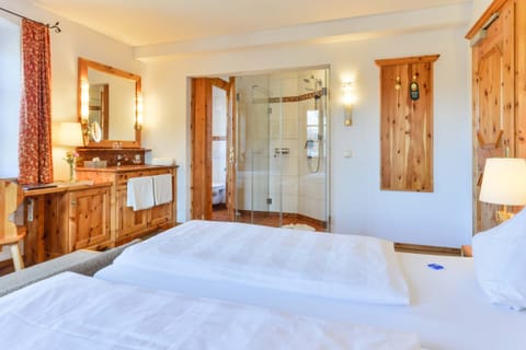 Standard Double Room | Desk, soundproofing, cribs/infant beds, rollaway beds