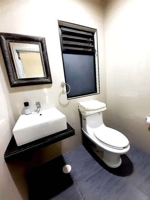 Standard Double or Twin Room, Non Smoking, Ground Floor (Palenque) | Bathroom | Shower, rainfall showerhead, free toiletries, towels
