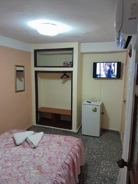 Economy Double Room, 1 Queen Bed | 3 bedrooms, pillowtop beds, minibar, free WiFi