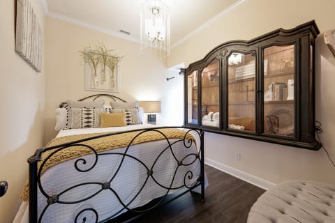 The Maid's Quarters | Premium bedding, pillowtop beds, individually decorated