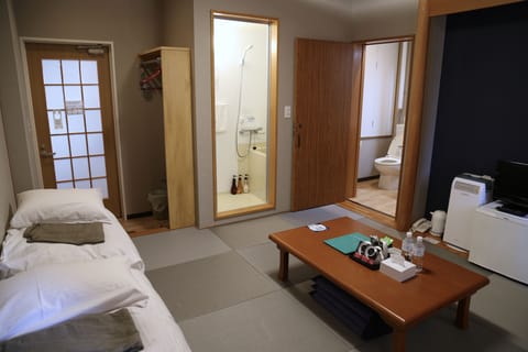Japanese Style Triple Room | Soundproofing, free WiFi, bed sheets