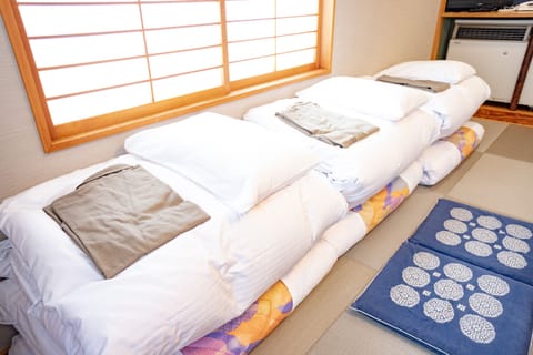 Japanese Style Quadruple Room | Soundproofing, free WiFi, bed sheets