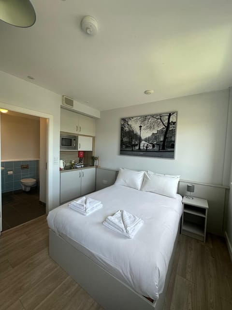 Deluxe Double Room | Desk, blackout drapes, iron/ironing board, free WiFi