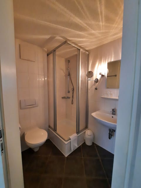 Double Room | Bathroom | Shower, hair dryer, towels