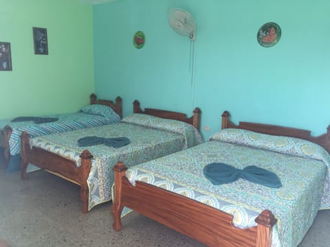 Standard Triple Room, Multiple Beds, Non Smoking | Bed sheets