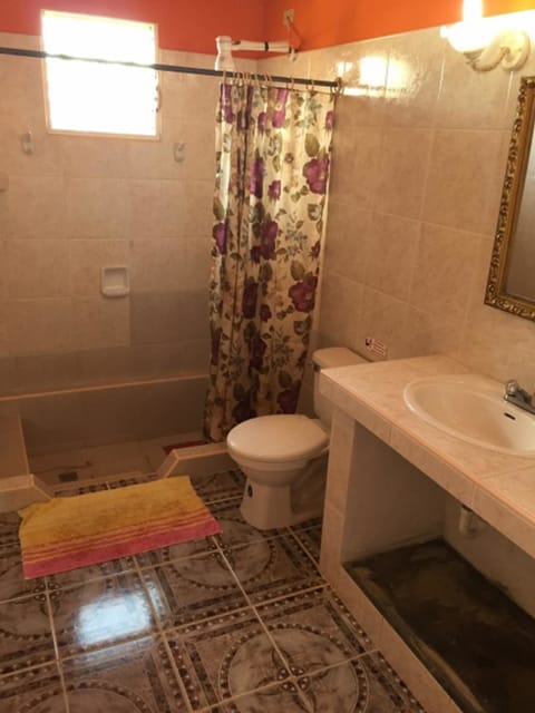 Standard Triple Room, Multiple Beds | Bathroom | Shower, towels