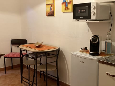 Standard Double Room | Private kitchen | Full-size fridge, microwave, oven, stovetop