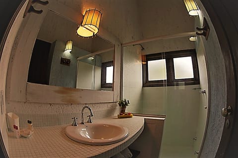 Deluxe Suite, Pool View | Bathroom | Shower, hydromassage showerhead, designer toiletries, hair dryer