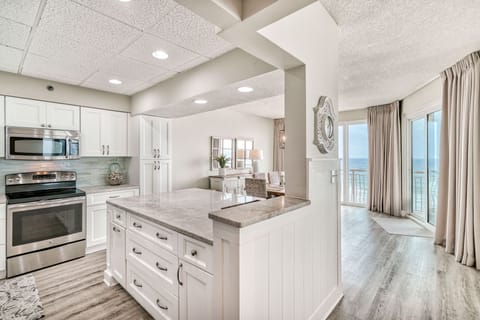 Alternate View of Ktichen