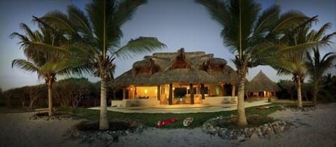 MAIN HOUSE WITH KITCHEN AND LIVING ROOM + LOFT + BATHROOM