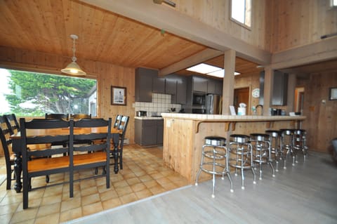 Seating for up to 14. 8 at the table and 6 at the bar.