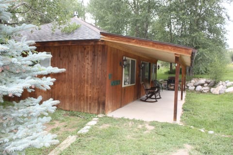 COZY CABIN-close to year round activities