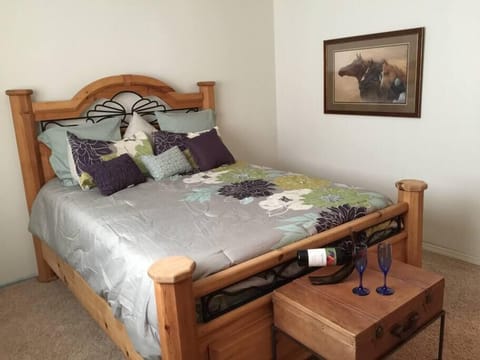 New, Cool Max Luxury Memory Foam Queen Bed.