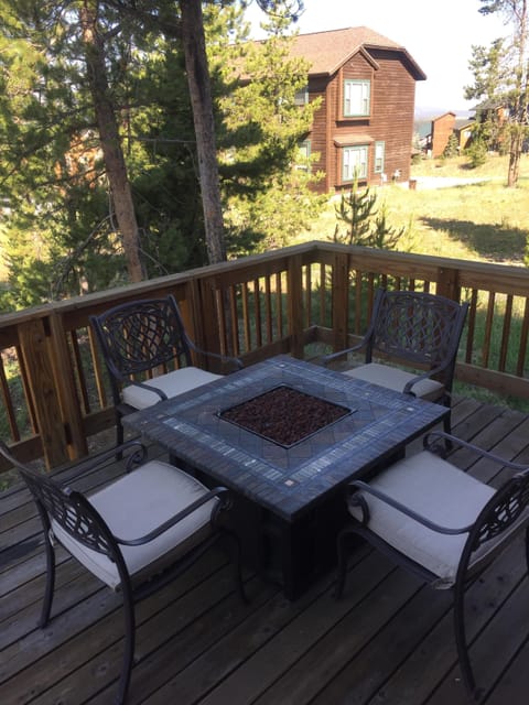 Enjoy Relaxing Family Time on the Back Deck at the Gas Firepit