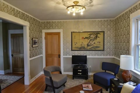 Flat screen tv with cable channels and Netflix.