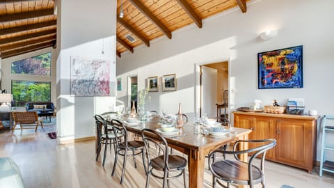 Dining expands to seat 12