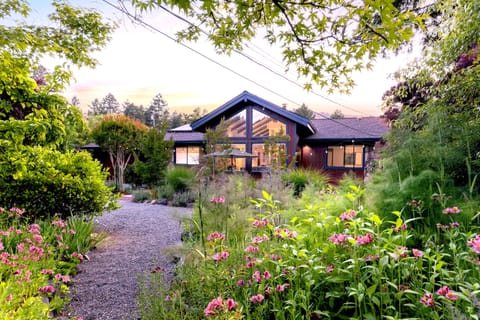 Welcome to Valley Lane Retreat!