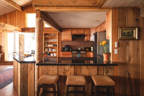 Breakfast bar, facing kitchen