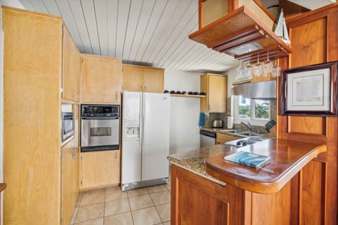 Kitchen pass through to living room. There is also a microwave to the left!