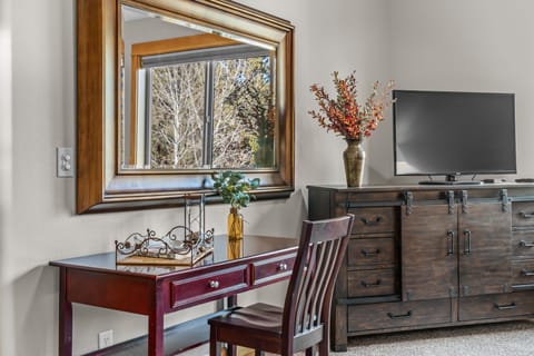 Aspen Lodge, Personal Desk for Remote Work if You Need