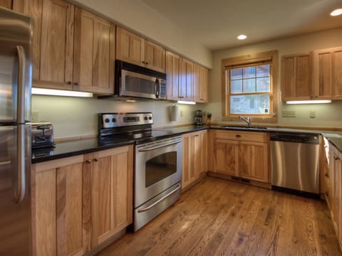 Powder Ridge Cabins, 13 Rosebud, Kitchen, 3