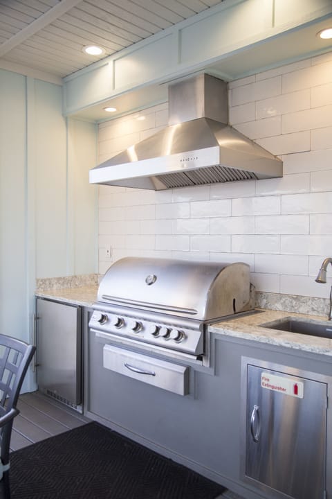 The summer kitchen w/ gas grill, sink & set of dishes. Grill & Chill!