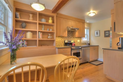Kitchen is fully equipped for cooking up great meals. 