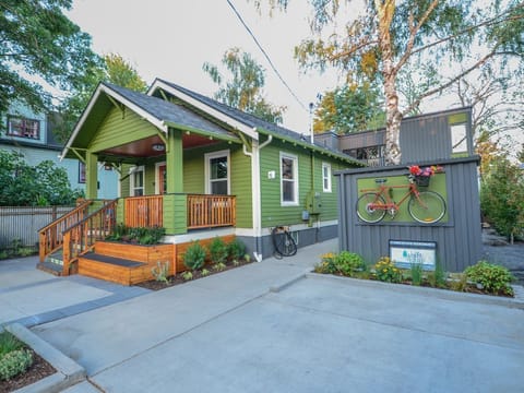 When you rent both houses you have a fantastic area for fun between 2 houses, and lots of outside areas to enjoy.