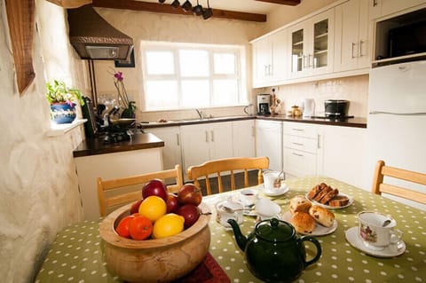 Kitchen fully equipped with an Irish age for the true experience