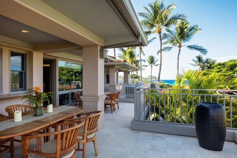 OPEN AIR LIVING! TWO DINING TABLES AND GAS BBQ! OCEAN VIEWS!