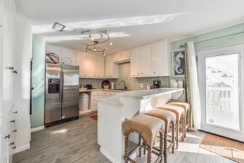 Fully stocked kitchen with plenty of wine glasses and champagne flutes....