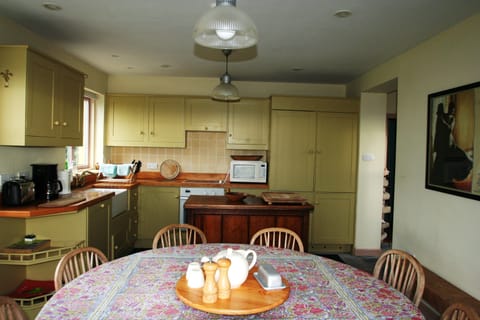 Kitchen, dining room. Seats 8.