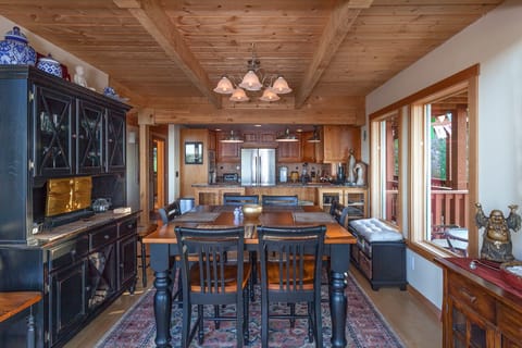 dining room with expansion leaf sits 10