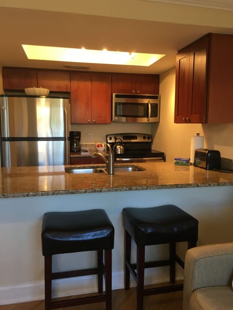 Condo, 1 Bedroom, Kitchen | Private kitchen | Full-size fridge, microwave, oven, stovetop