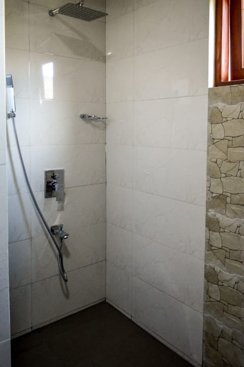 Standard Room | Bathroom shower