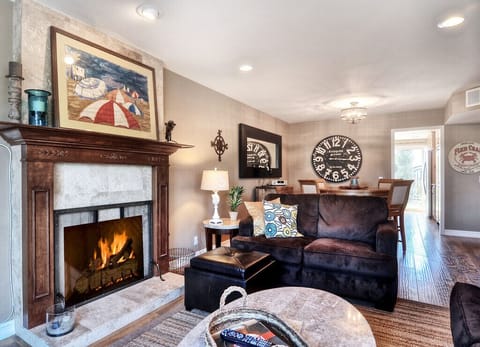 Family Room with Fireplace. STR15-0403