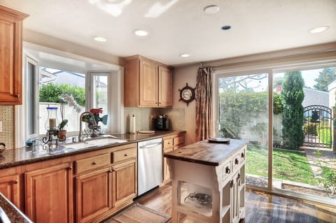 Large Gourmet Kitchen with Island and access to front courtyard STR15-0403