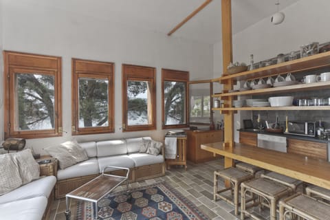 Smart TV, books, stereo