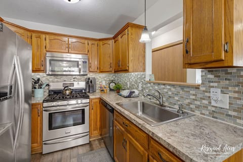 Fully stocked kitchen that looks into the living room