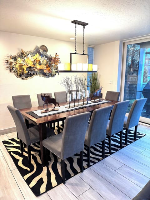 Dining- table seats 10-view of the water,mountains-slider to deck & dock