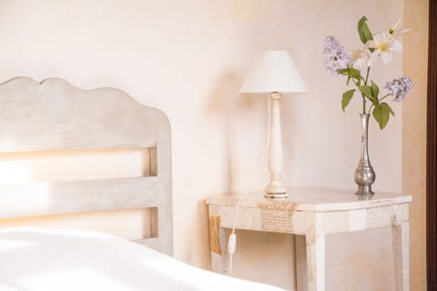 Double Room (Dordogne) | Premium bedding, individually decorated, individually furnished, desk