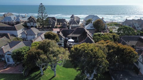 St. Malo 65 is steps from the sand, with touches of ocean views, and just a 1-minute walk to our private St. Malo residence cabana you’ll enjoy full access to.