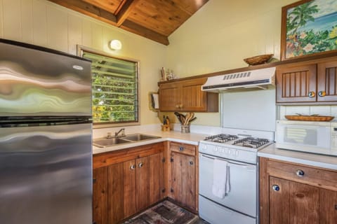 HMBC kitchen - What you need to reheat some food, or make your own when you want.