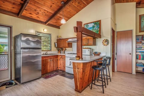 Hanalei HMBC Kitchen - Easy open kitchen makes mealtime a breeze