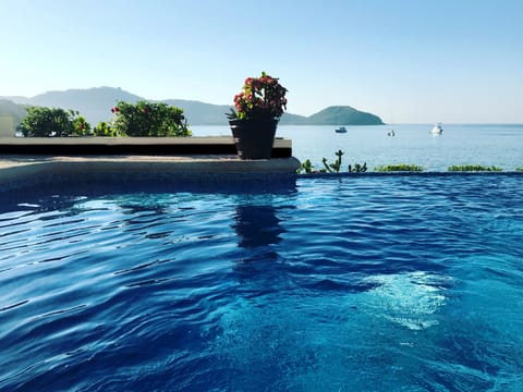 Private pool, just a few steps from the sea