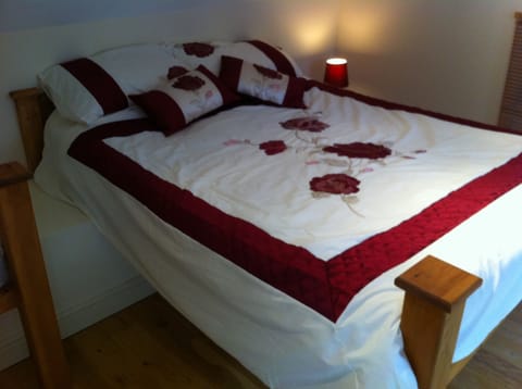 Bedroom 3 (King + Single)