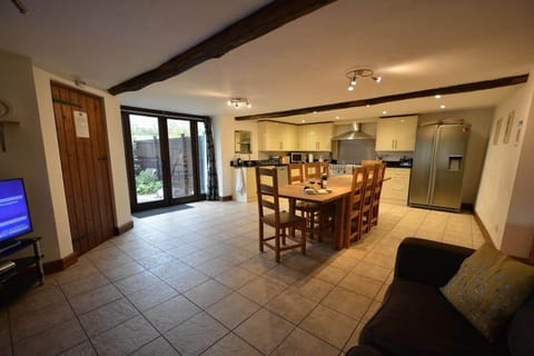 Harvest Moon ground floor: The dining table extended to seat 12 guests