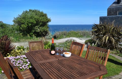 Morning Cottage patio and garden overlooking the sea
