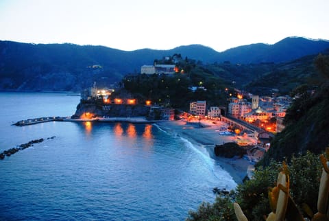 CENTRALLY quiet and typical residence -150 mt. from the sea Apartment in Levanto